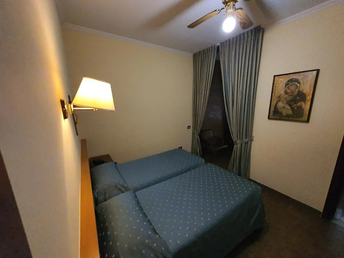 Suore Concezioniste Missionarie - Carmen Salles Roma Bed & Breakfast 0*, Rome Italy